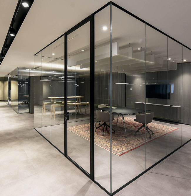 Smart home switchable privacy glass panel